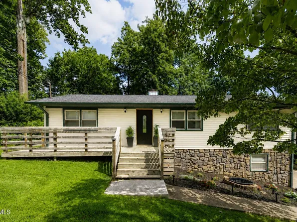 303 Clifftop Ct, Mount Carmel, TN 37645