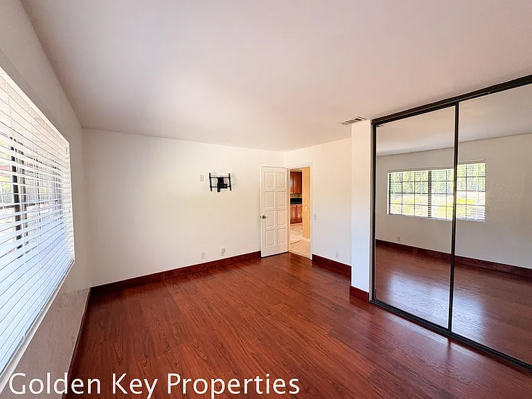 2475 Unicornio St — Photo 23