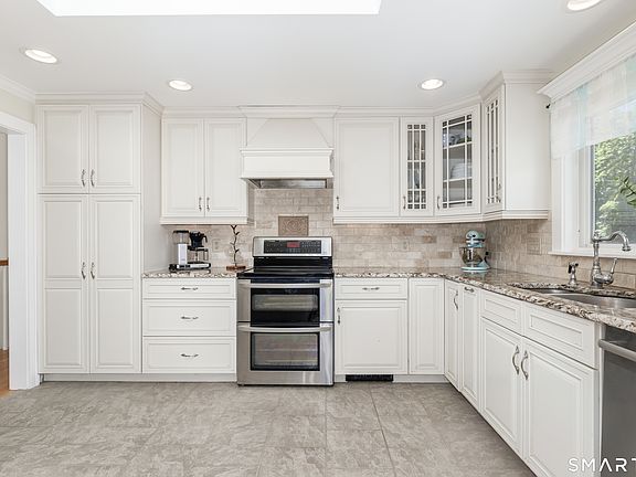 3rd image of 335 Redwood Lane