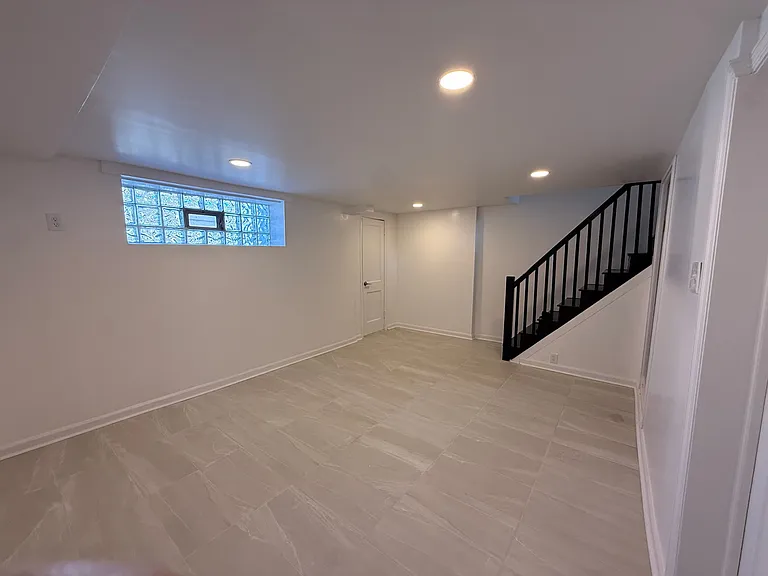 6805 Oakland St — Photo 12