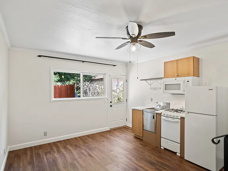 958 Collier Dr — Photo 8