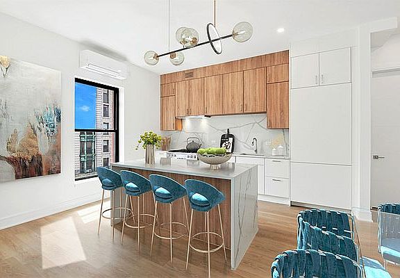 4th image of 101 W 72nd St #5A