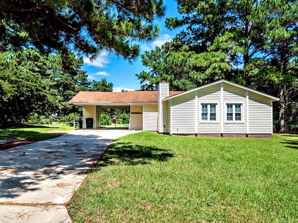 1609 Bluesprings Rd, Fayetteville, NC 28304