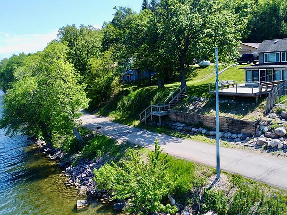 2nd image of 1160 Lake Dr