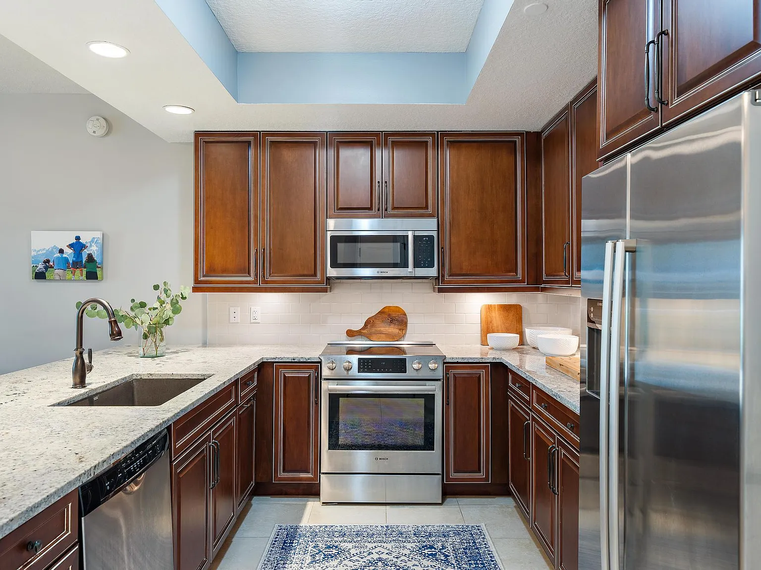 2 bed, 2.0 bath, 1275 sqft, $5,000 — Photo 3