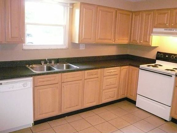 4th image of 502 Greenfield Ln