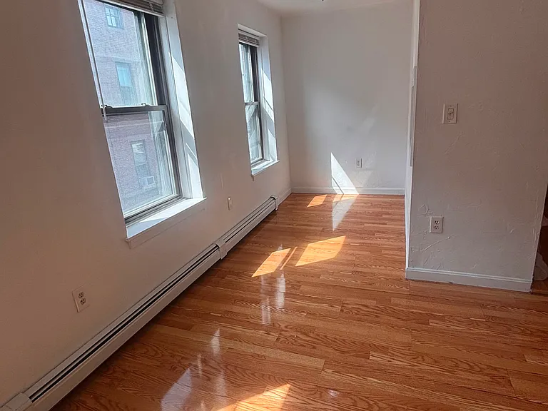 6 Pembroke St #3 — Photo 5