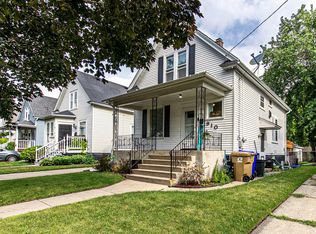 910 70th St, Kenosha, WI 53143