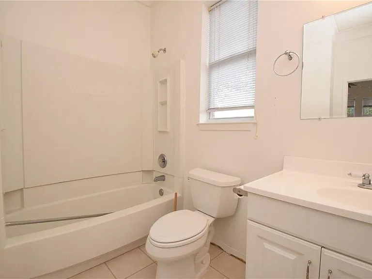 2102 Greenwood Ave #B — Photo 8