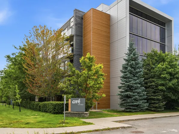 6305 Boulevard Rome #502, Brossard, QC J4Y 5B9