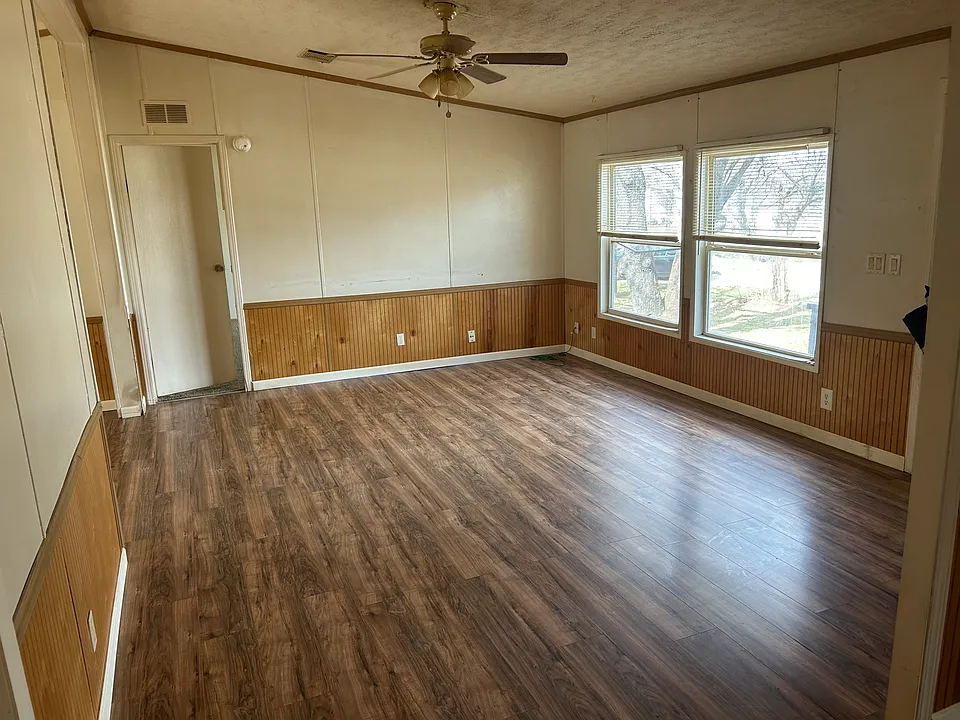 301 Elm Ln