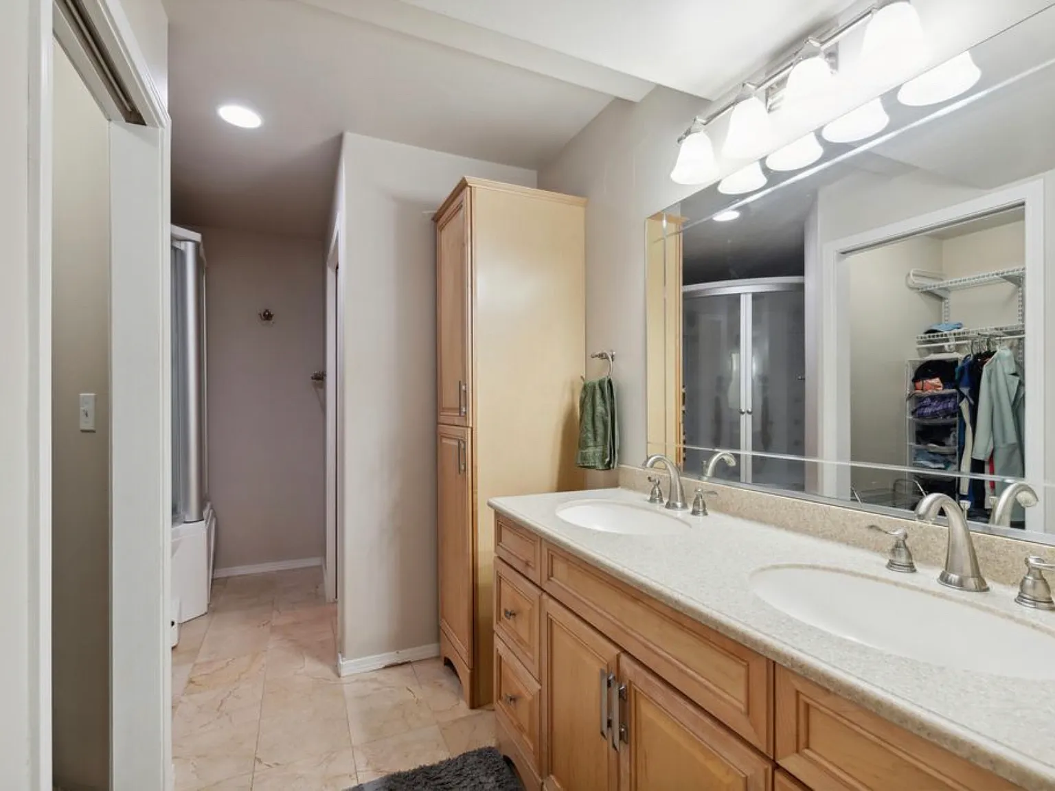 4 bed, 2474 sqft, $3,400 — Photo 4