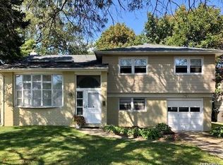 800 Chess Dr, Baldwin, NY 11510