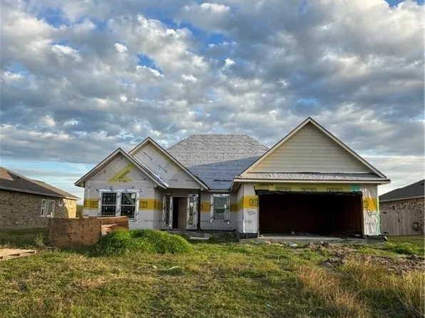 203 Opal Way, Port Lavaca, TX 77979
