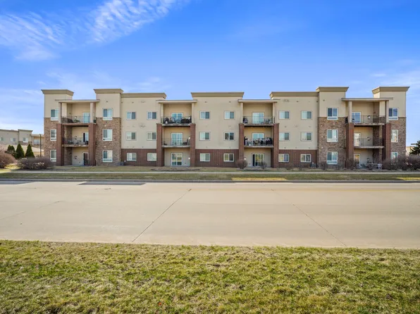 6350 Coachlight Dr #2205, West Des Moines, IA 50265
