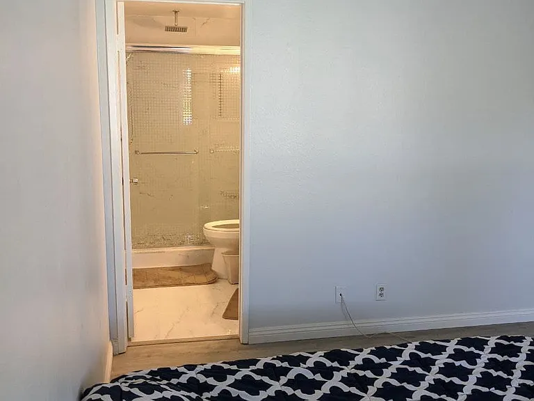 18 Sacramento — Photo 8