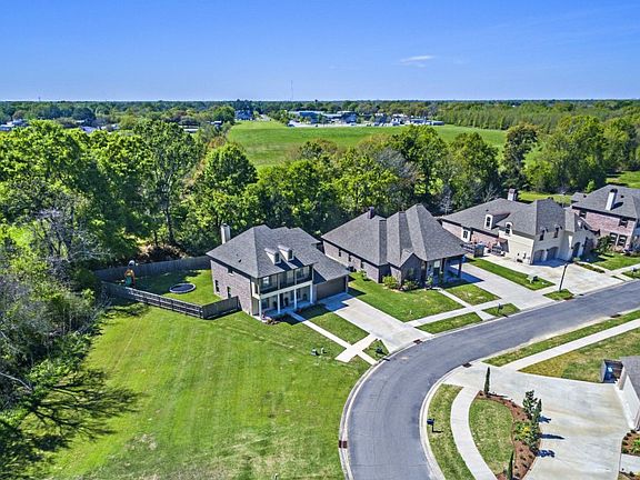 2nd image of 116 S Montauban Dr