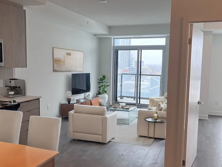 55 Duke St W #906 — Photo 8