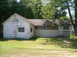 N2621 Rustic Circle Dr, Clintonville, WI 54929