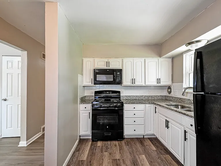 1850 Shirlene Dr — Photo 6