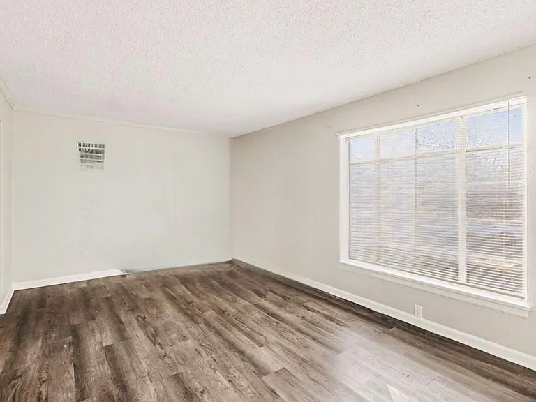 6220 Agnes Ave — Photo 3