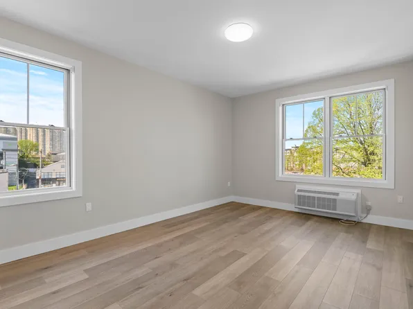 2021 Jones Road image 7 of 14