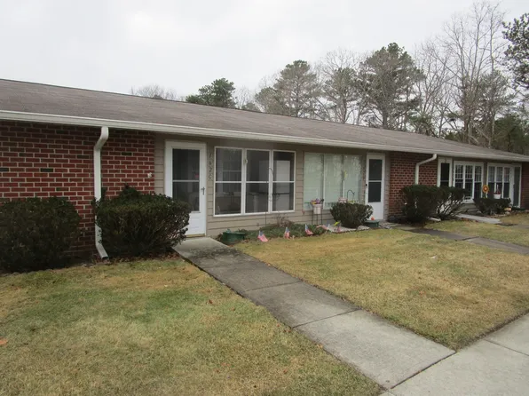 162C Falmouth Court, Ridge, NY 11961