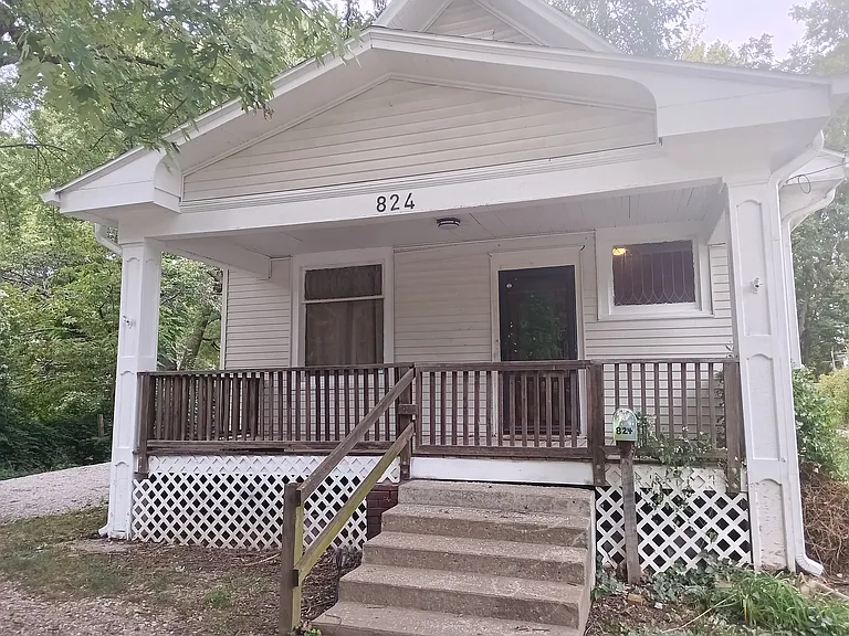 824 N Liberty St — Photo 1