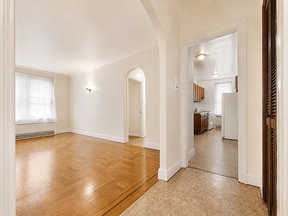 3rd image of 33-38 Parsons Blvd #23