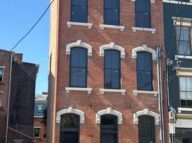 1443 Walnut St