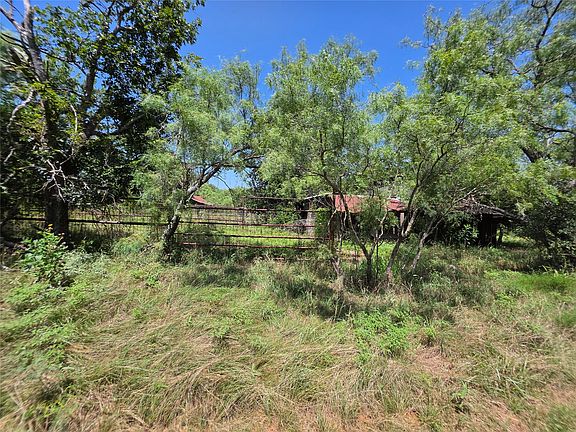 3rd image of 450 County Road 250