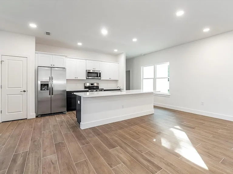 1709 Holly Rd — Photo 17