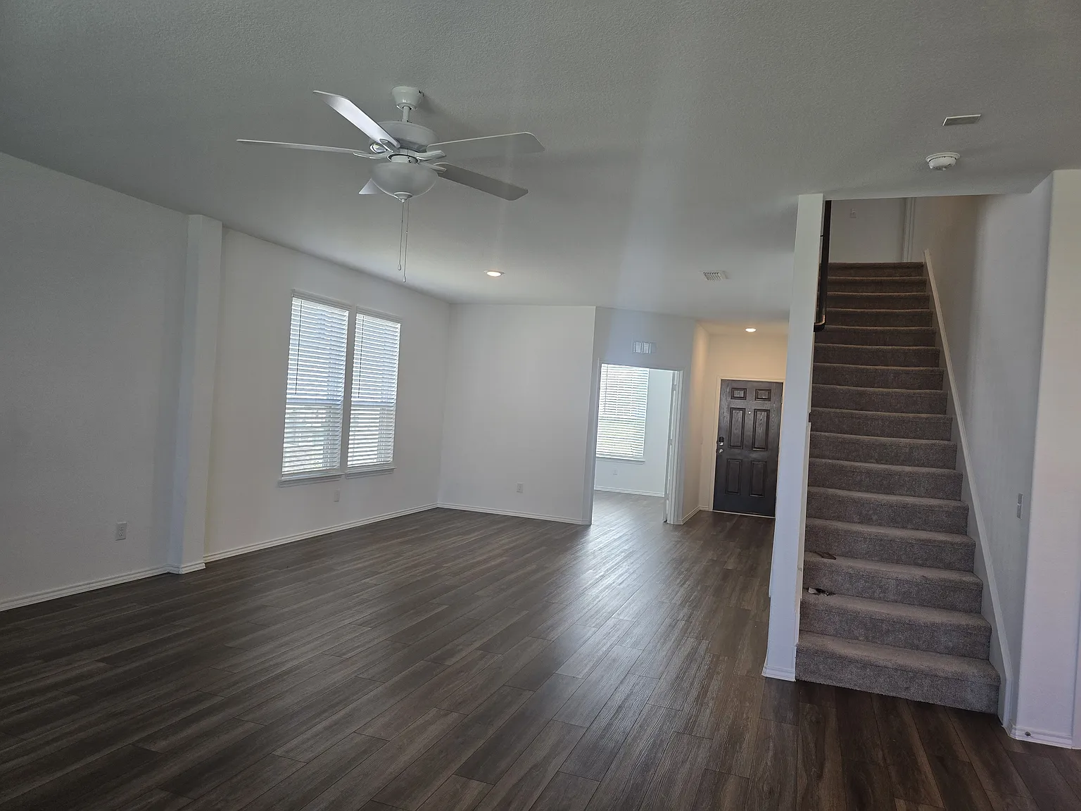 4 bed, 2617 sqft, $2,490 — Photo 4