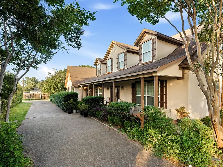2720 Oates Dr — Photo 18