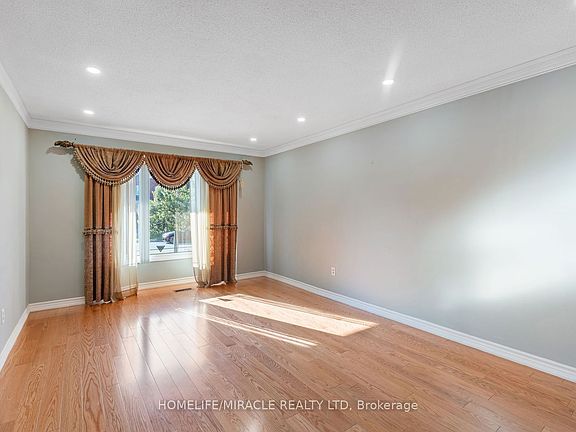 4th image of 958 Summerbreeze Ct
