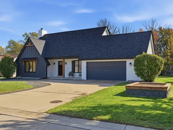 N76W15867 Hunters Ridge CIRCLE, Menomonee Falls, WI 53051