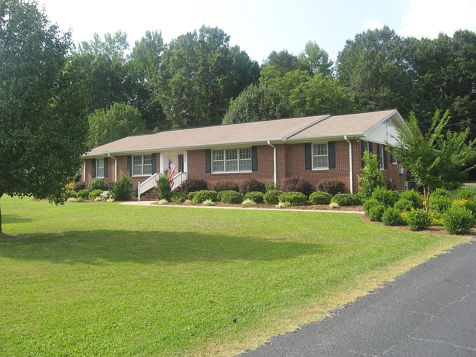 1st image of 209 Eastbrook Dr