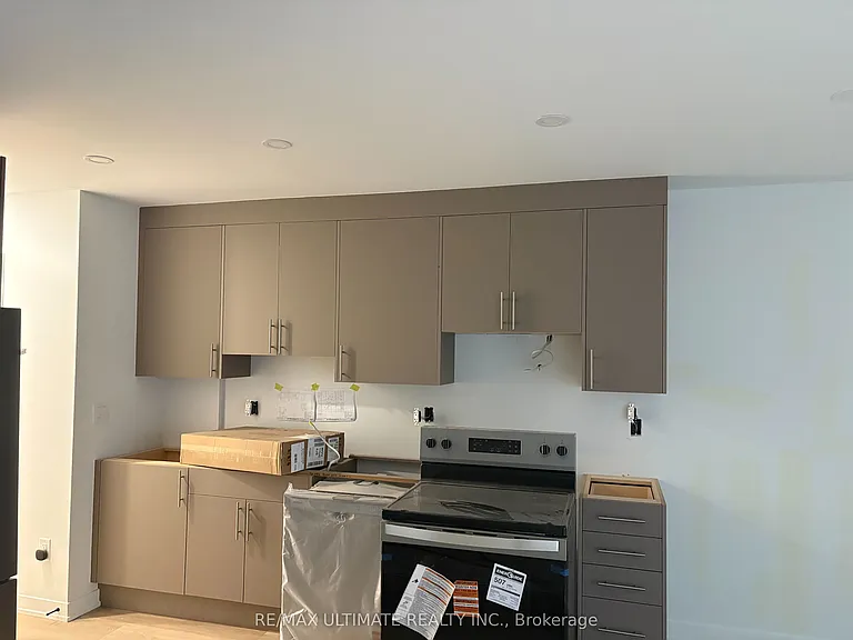 249 Silverthorn Ave #MAIN FLOOR — Photo 4