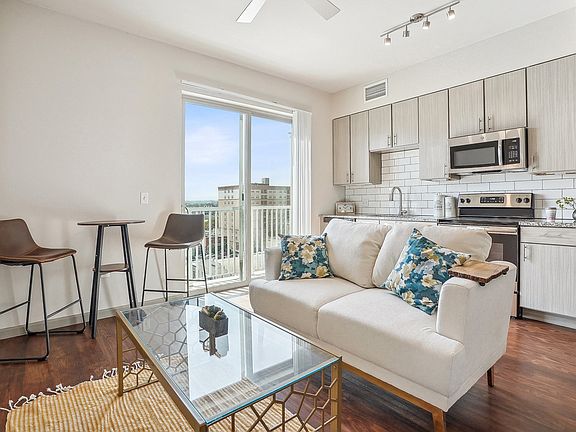 3rd image of 360 W 13th Ave #4189795