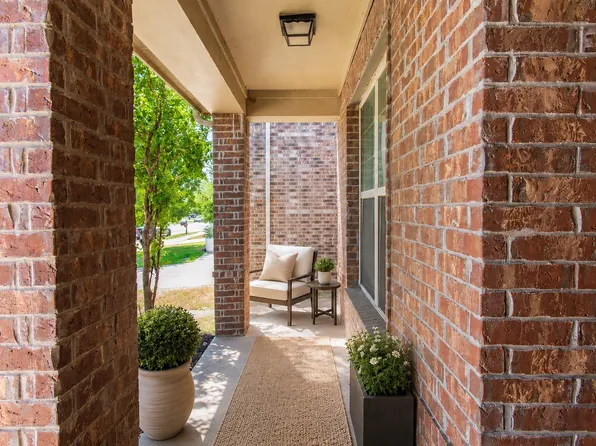 812 Goldenmist Dr, Little Elm, TX 75068