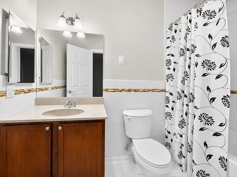 612 12th St #3 — Photo 9