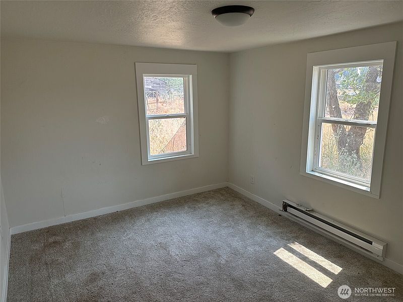 5th image of 410 E Cherry Avenue