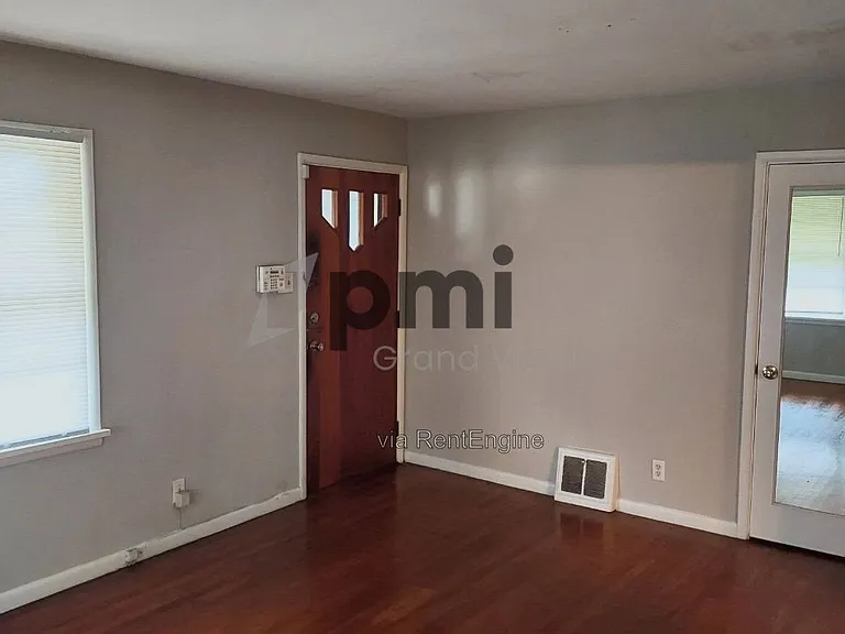 2060 N Water St — Photo 16