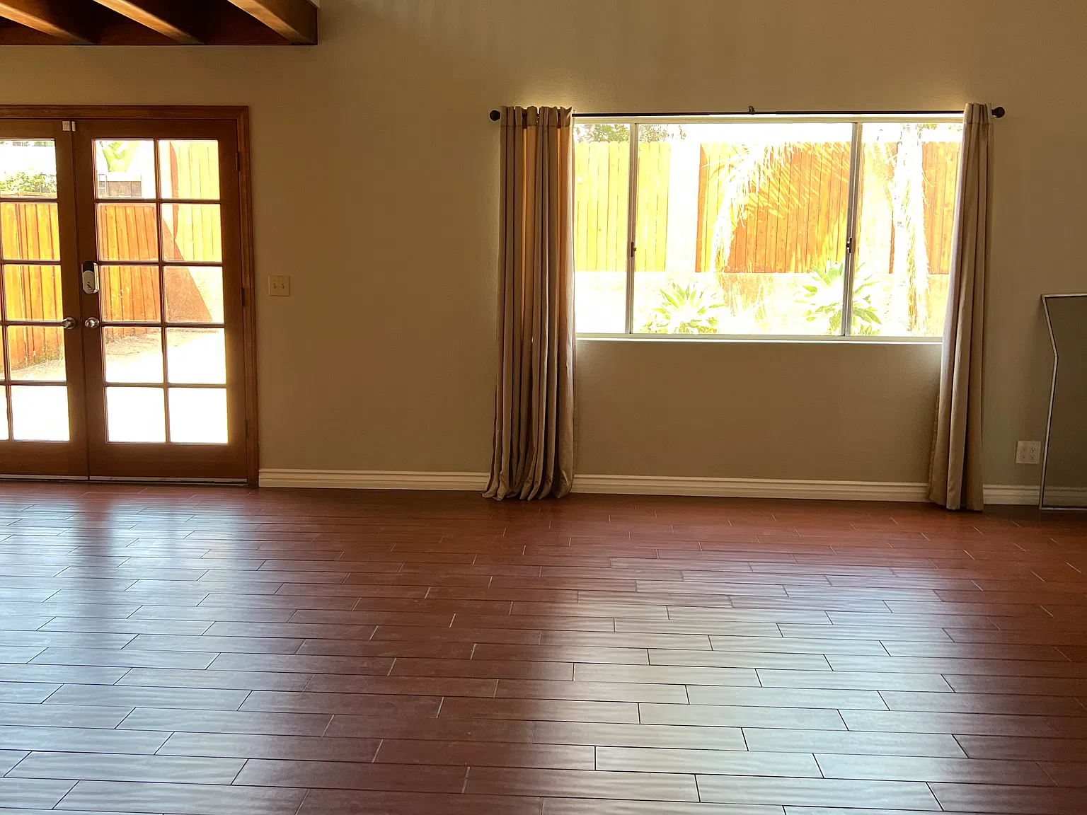 4 bed, 2.5 bath, 2400 sqft, $6,300 — Photo 3