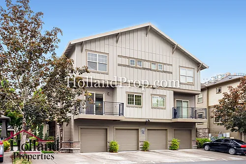 630 NE Garswood Ln Photo 1