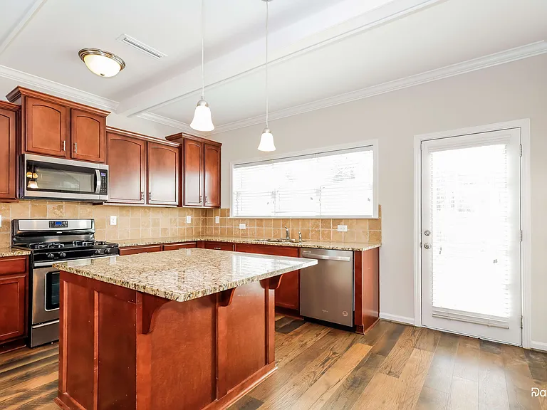 1519 Kellys Landing Dr — Photo 4