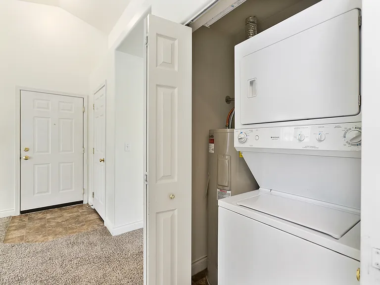 Rock Springs Apartments — Photo 10