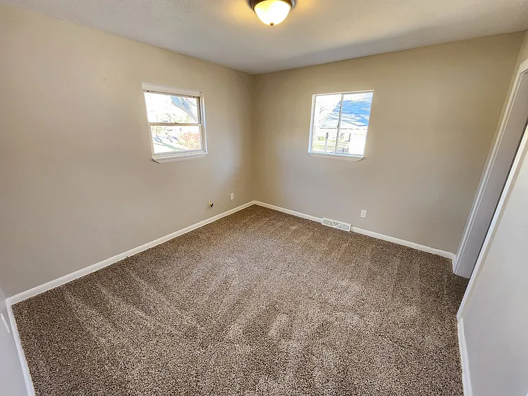 2854 W Walnut St — Photo 7