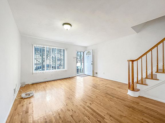 2nd image of 40 Diaz St
