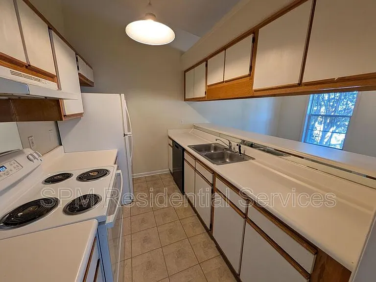 717 Varsity Dr — Photo 6